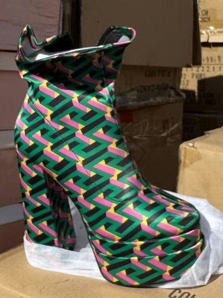 Wholesale Lot Of 16,000 Pairs Of Women’s Shoes – Sizes 5.5-10 – 12 Pairs In A Case – No Manifest – Located In Los Angeles – Your Price Is Only $1.25 Per Pair