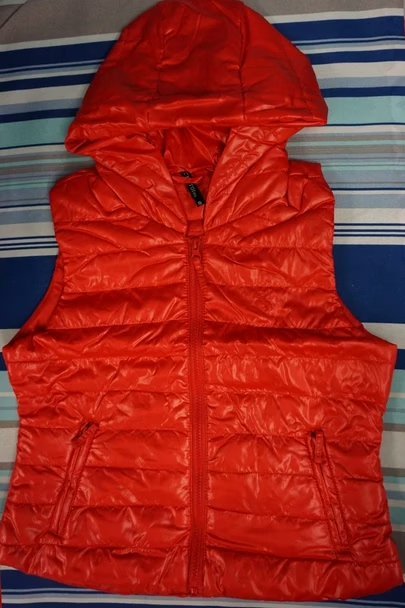 Wholesale Lot Of 42 Brand New C’EST TOI Women’s Vests – Color Red – Assorted Sizes – Your Price Is Only $7 Each – Free Shipping