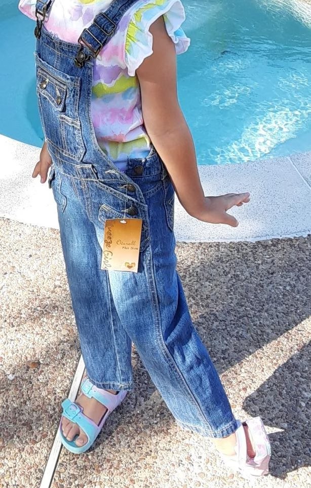 Wholesale Lot Of 360 Squeeze Girls Denim Overalls – Brand New Overstock – Original Labels And Tags – Sizes 4-7 And 8-16 – Original MSRPs $26.00 To $38.00 Each – Your Price Is Only $4.00 Each