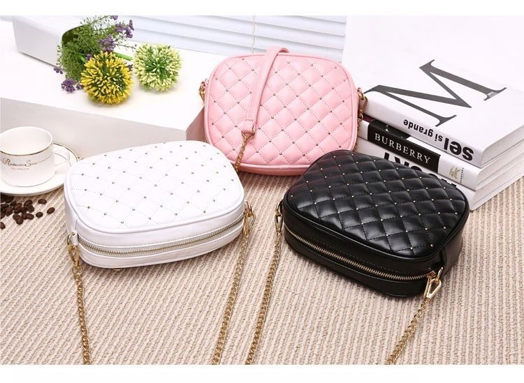 Wholesale Lot Of 100 Fancy Fashion Purses – Sold On Amazon For $21.99 Each – Your Price Is Only $3.99 Each