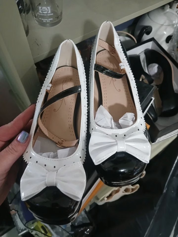 Wholesale Lot Of 120 Pairs Of Brand Name Women’s Shoes – Your Price Is Only $8.00 Each