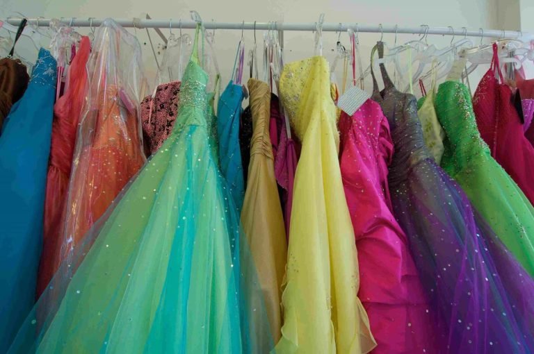 Wholesale Lot Of 1,000 Brand New Prom Dresses – Sizes 0-14 – Suggested Retail Values To $200 Each – Your Price Is Only $29 Each – Free Shipping
