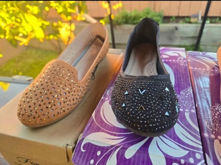 Wholesale Lot Of 450 Pairs Of Women’s And Girls Fashion Boots And Shoes – Assorted Brands, Styles, Colors, And Sizes – Your Price Is Only $5.00 Each Pair