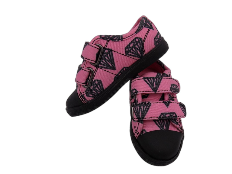 Wholesale Lot Of 1,000 Of Pairs Of Dezzys Kids Sneakers- Streetwear Inspired Children’s Lifestyle Brand – Original Retail Prices To $200 A Pair – Your Price Is Only $5.00 Each