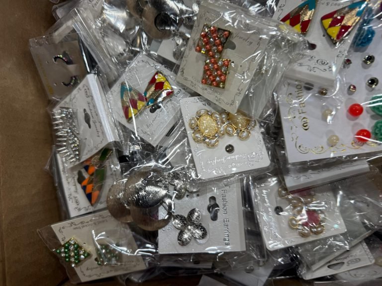 Wholesale Lot Of 360 Pieces Of Beautiful Fashion Jewelry – Bracelets, Earrings, Keychains, Necklaces, Rings, And More – Suggested Retail Prices To $6.99 Each – Your Price Is Only $0.30 Each