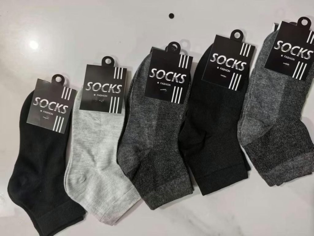 Wholesale Lot Of 70,000 Pairs Of Ankle Socks – 100% Cotton Polyester Blend – Sizes 4-6 – Your Price Is Only .20 For Each Pair – Shipping Included