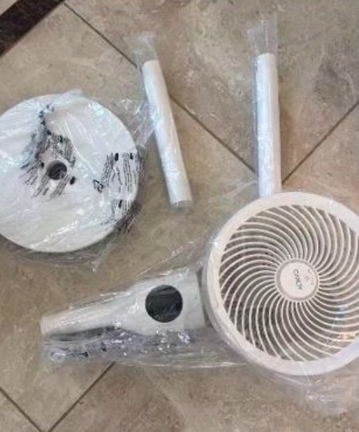 Wholesale Lot Of 2,157 Candy Bedroom 90-Degree Oscillating Standing Fans – Model CDFS-FED1800(W)-US – SKU 00445-3070-0010 – Retail Price $64.99 Each – Your Price Is Only $18.00 Each