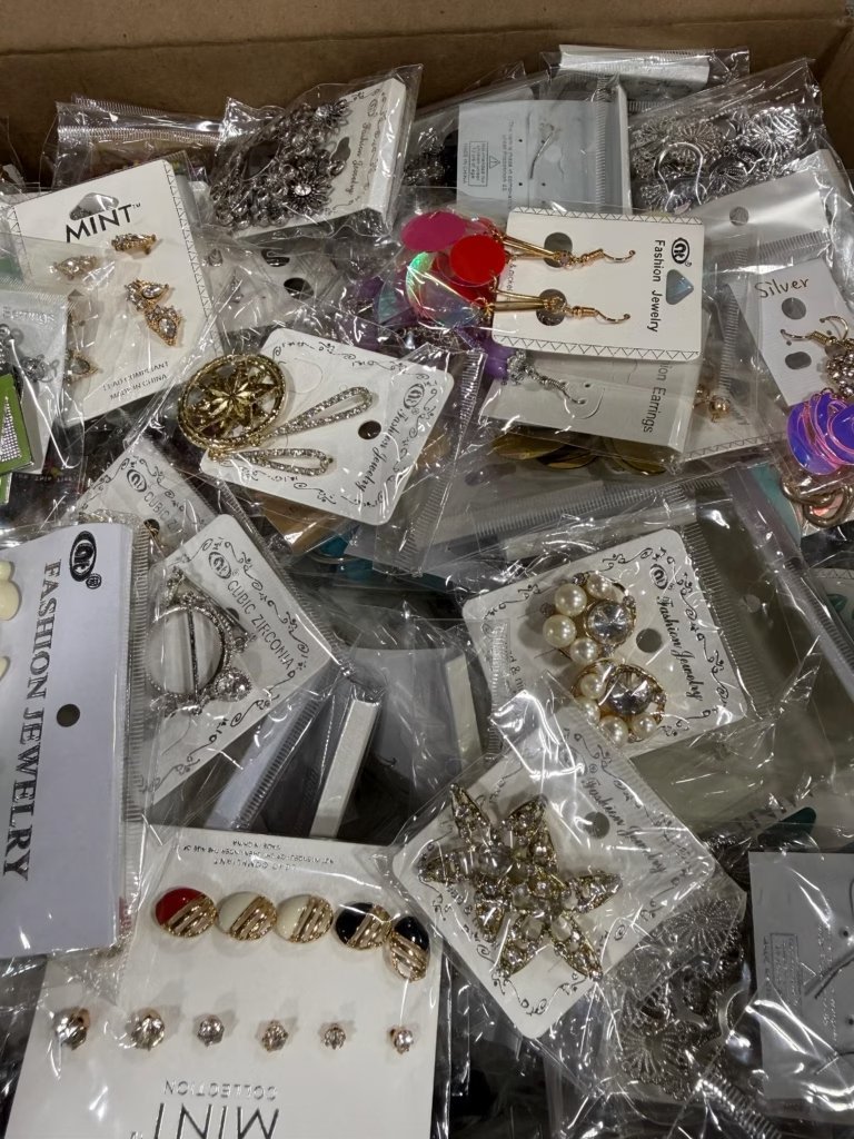 Wholesale Lot Of 18,000 Pieces Of Boutique Style Fashion Jewelry – Only $0.20 Each