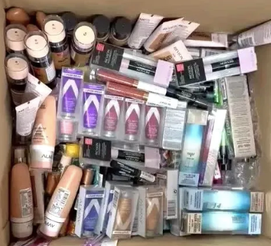 Wholesale Pallet of 1,500 Pieces of Brand Name Cosmetics Only $ 0.70 Each